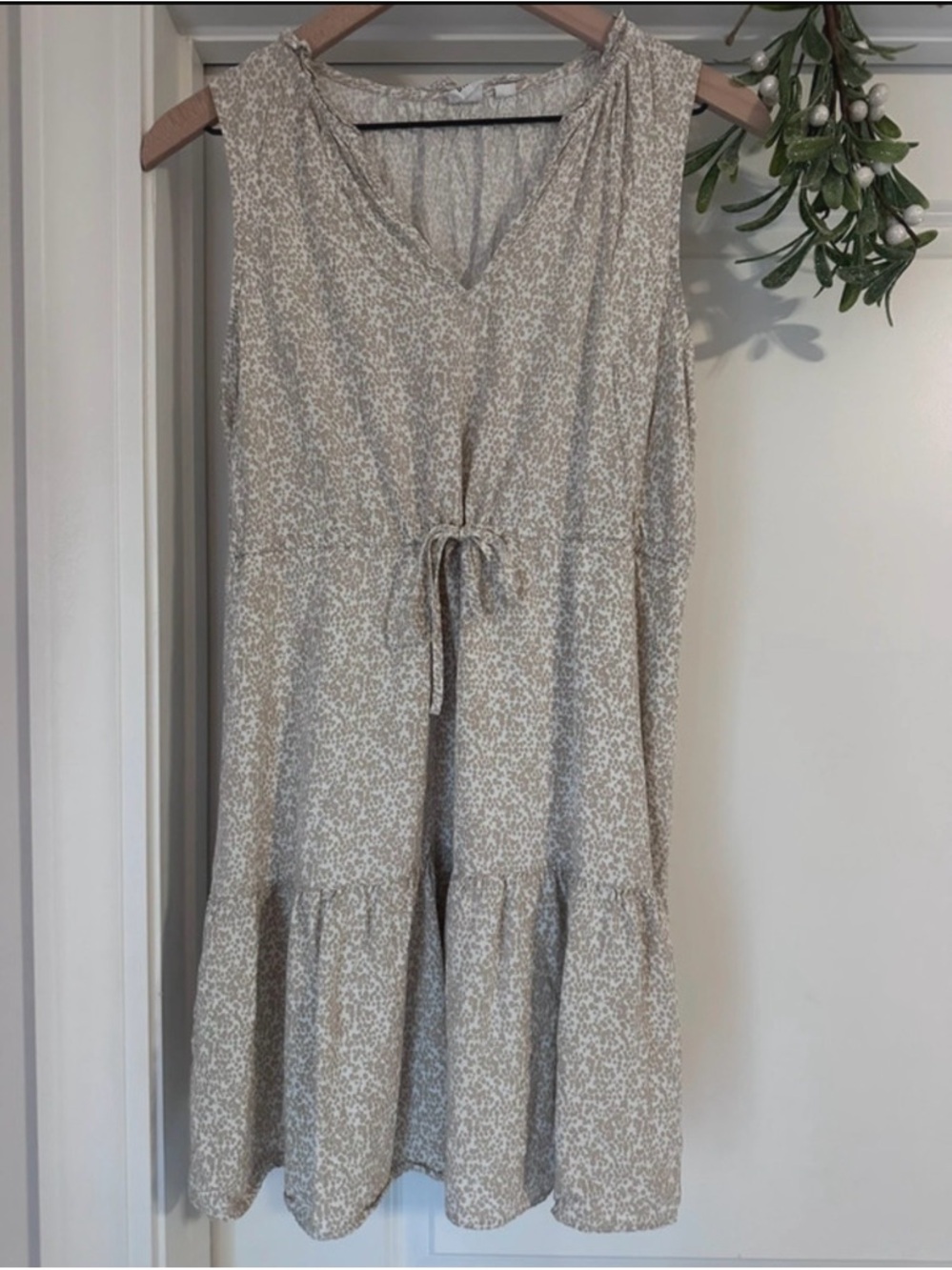 GAP Sleeveless Splitneck Mini Dress in Khaki Beige Floral Size M